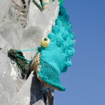Yarn bombing - Port-la-Nouvelle - Association De fils en aiguilles Yarn bombing - Port-la-Nouvelle - Association De fils en aiguilles / Photo par Laurent et Fanny Castera