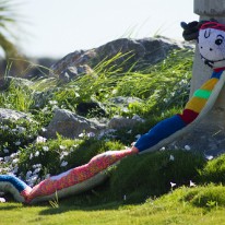 Yarn bombing - Port-la-Nouvelle - Association De fils en aiguilles Yarn bombing - Port-la-Nouvelle - Association De fils en aiguilles / Photo par Laurent et Fanny Castera