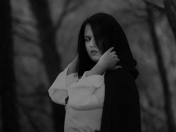 Morgane shooting style le Chaperon Rouge en exterieur et montage 40