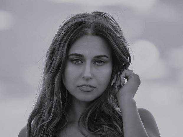Maeva shooting en exterieur plage 54